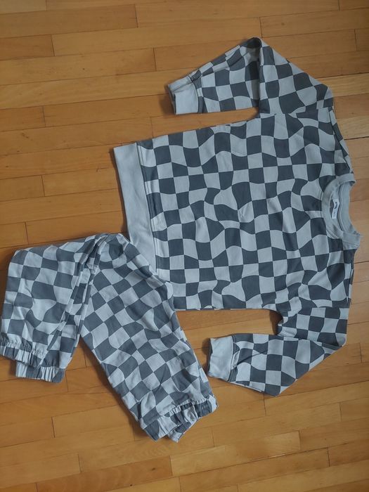 Komplet dresowy dres Sinsay 134