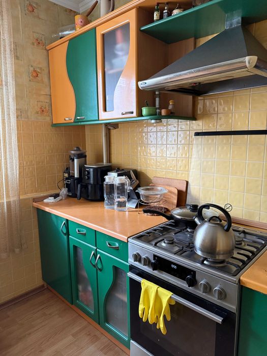 Меблі на кухню + стіл з табуретками +диванчик