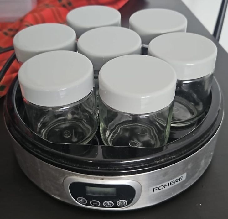 Iogurteira da marca Fohere com 7 frascos de vidro