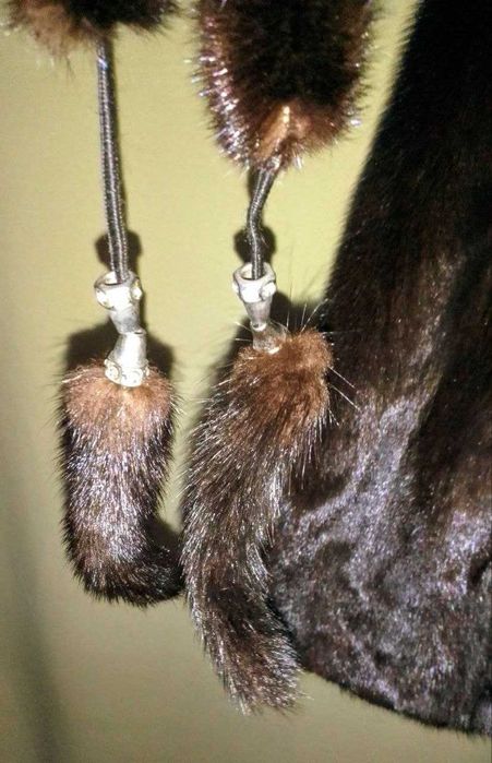 Норковая шуба с капюшоном, сзади разрез