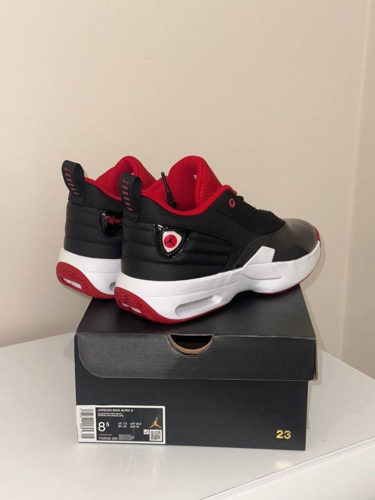 Кроссовки Jordan max aura 6