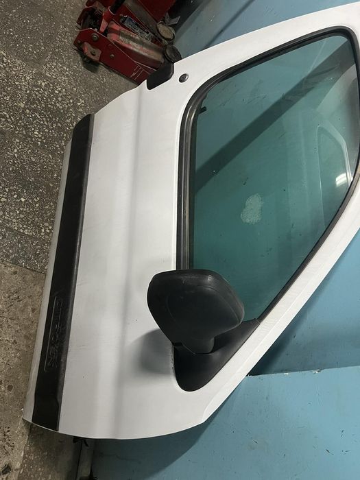 Продам праві двері передні вживані Citroen Berlingo, Peugeot Partner