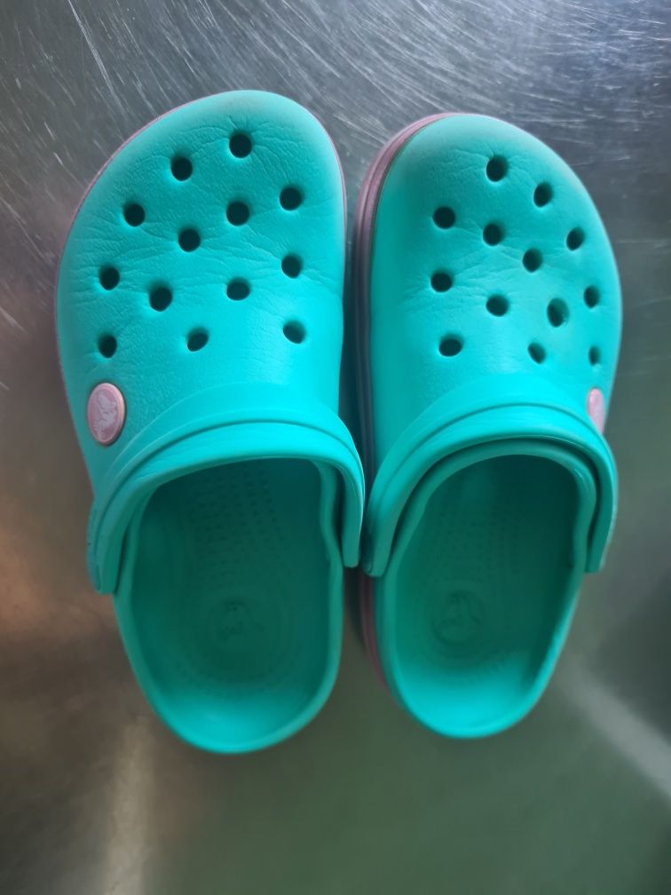 Sandałki dla dziewczynki rozm 29 decathlon oraz crocs gratis