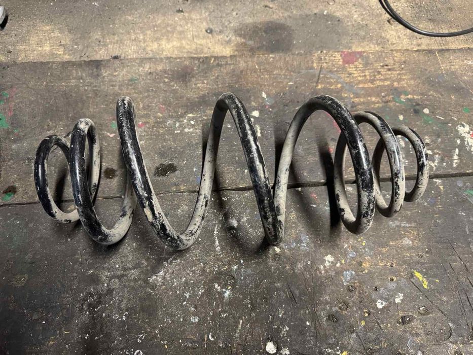 Пружина задньої підвізки Mercedes-Benz V-Class