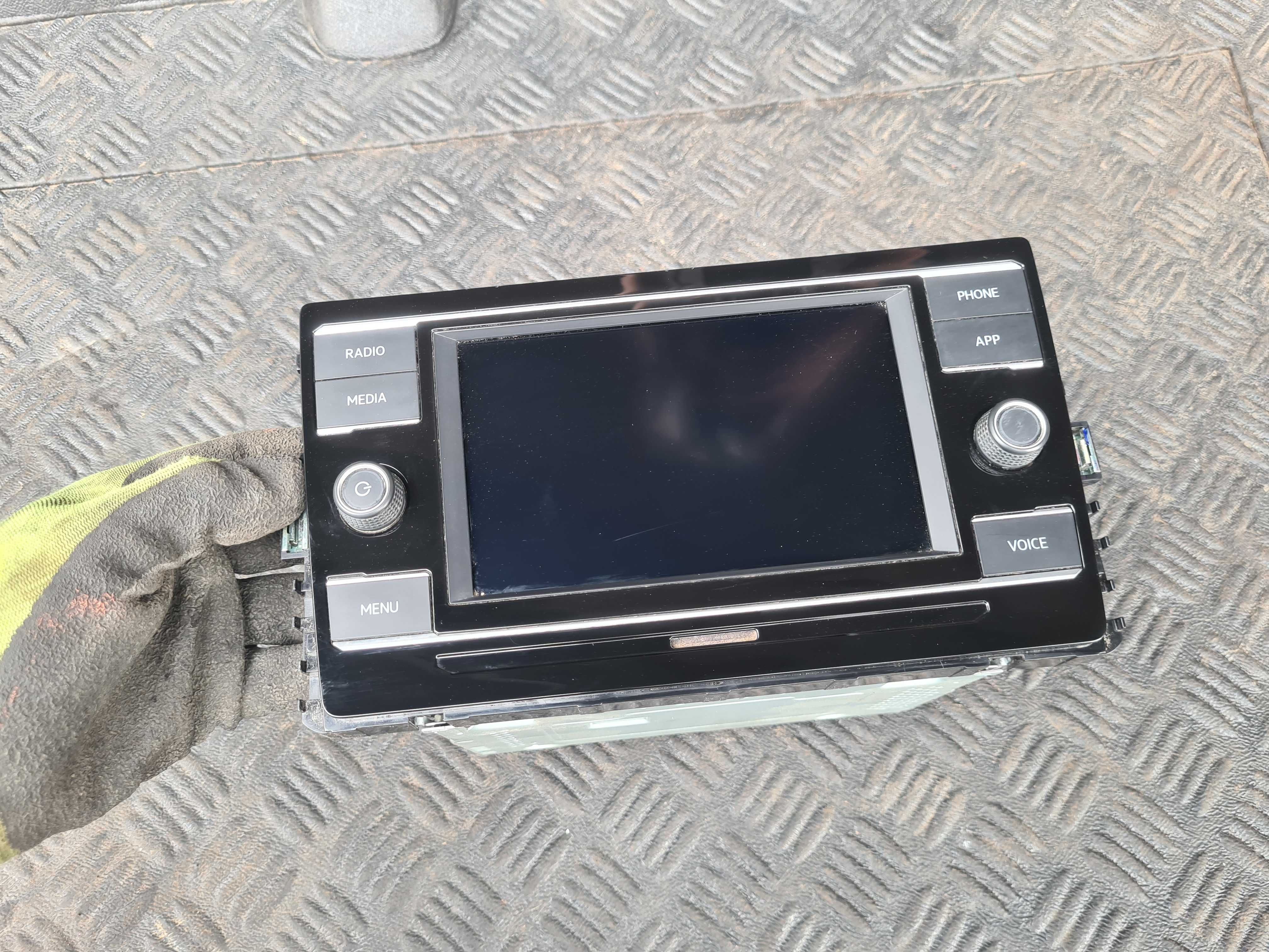 VW Transporter T6.1 19r radio bluetooth nawigacja ekran L62VW2