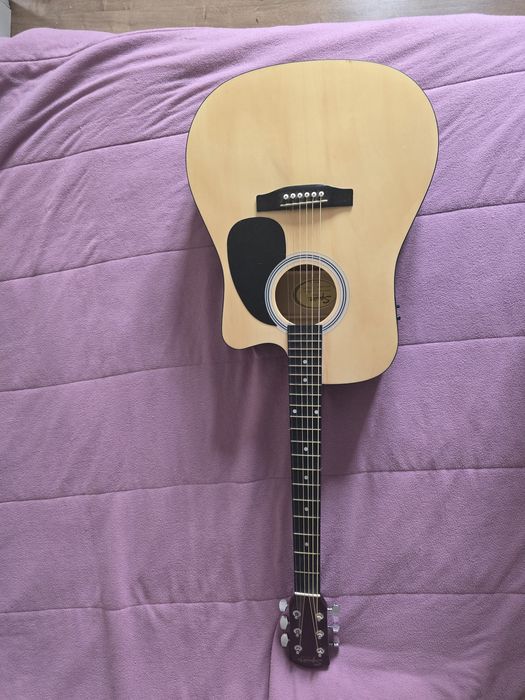 Violão Fender com afinador