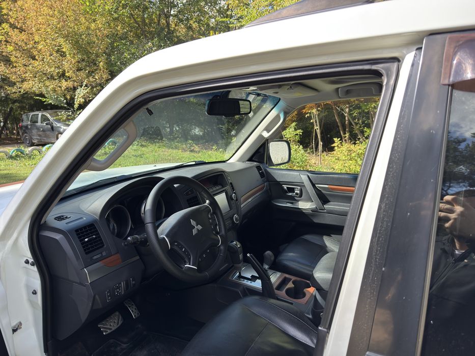 MITSUBISHI Pajero 2012 3.2 дизель 1 хозяин