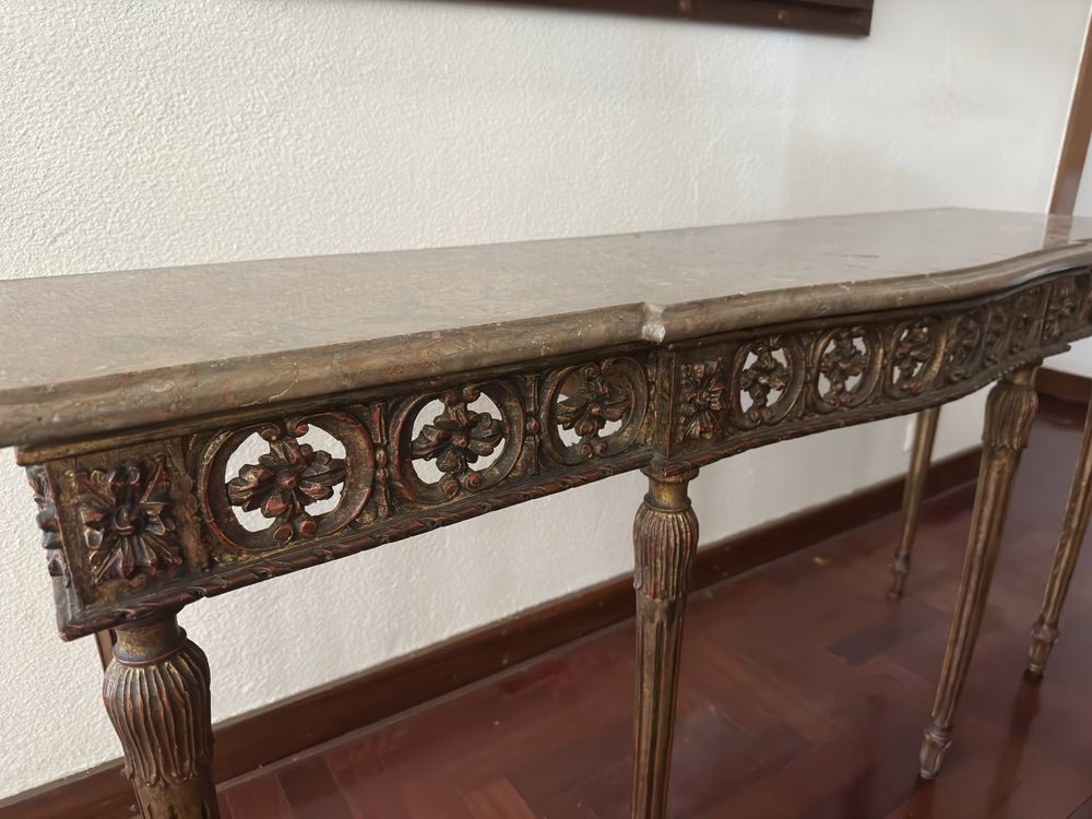 Mesa de apoio com pedra marmore