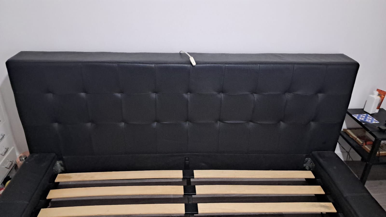Cama de casal preta