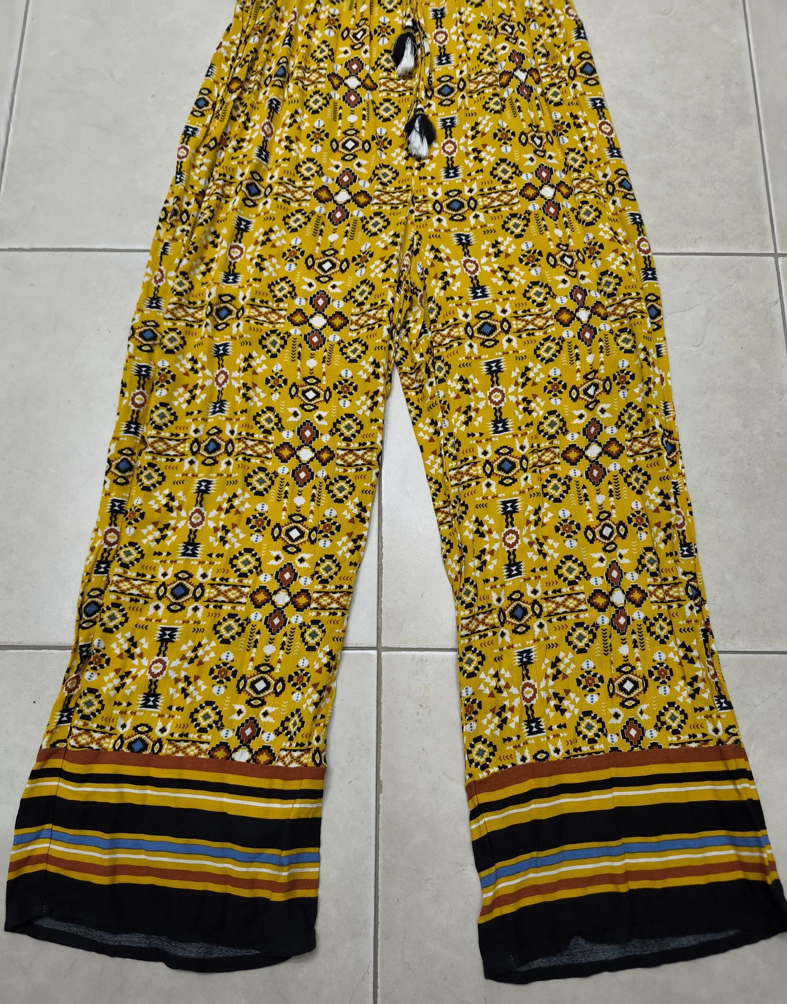 Macacão Mostarda Novo da Stradivarius