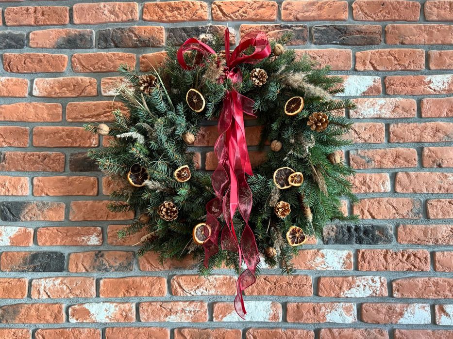 Duży wieniec na drzwi 70 cm. Świerk naturalny