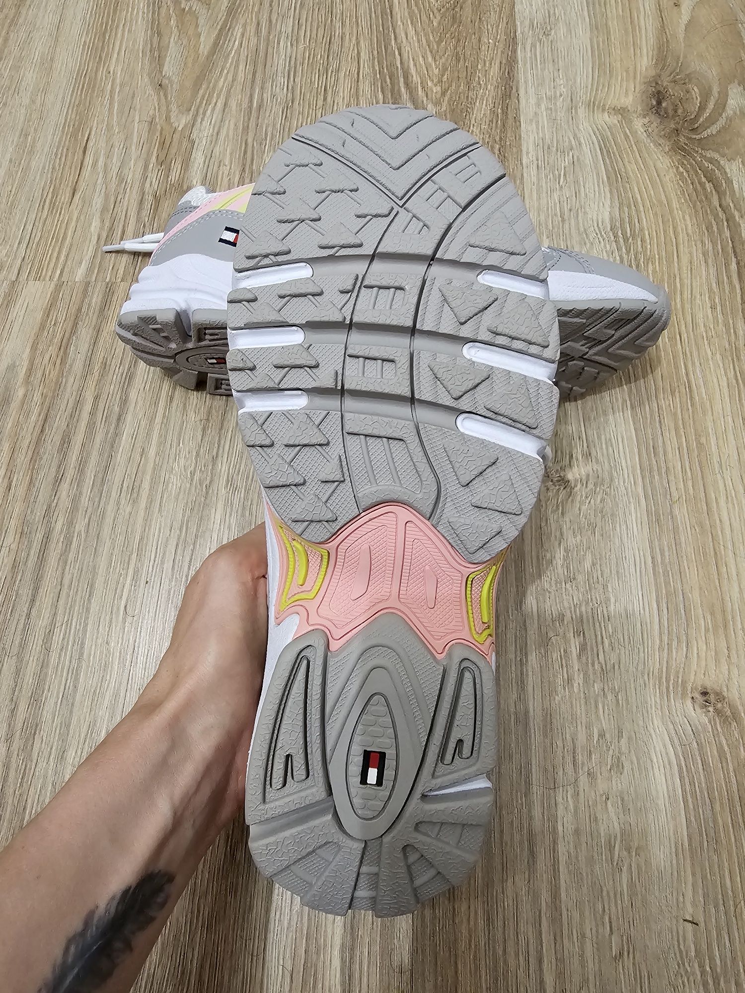 Buty sneakersy jasne sportowe adidasy Nike  Tommy hilfiger 38
