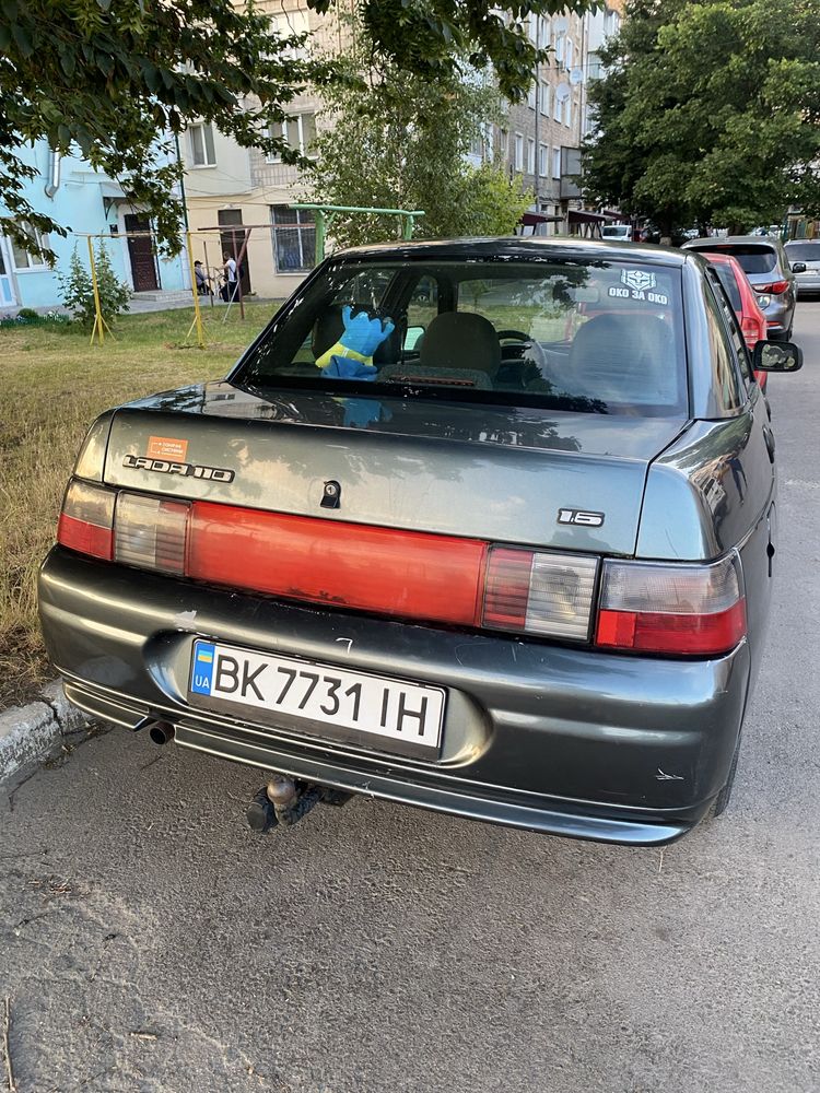 Продаєця ваз 2110