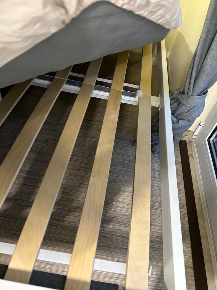 Cama e colchão Ikea