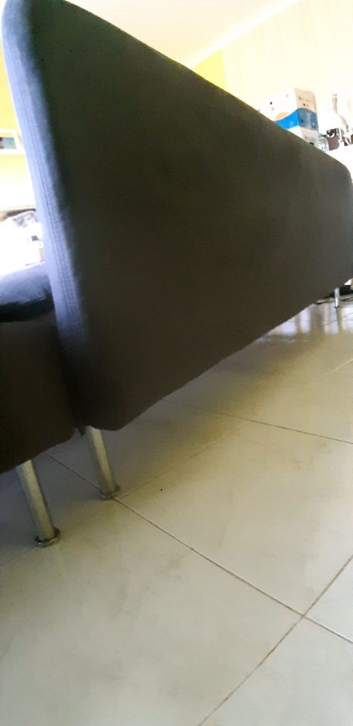 Sofá cinza escuro