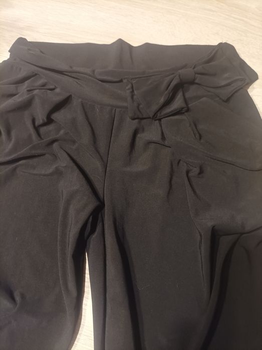 Eleganckie spodnie czarne rozmiar ok 140-154