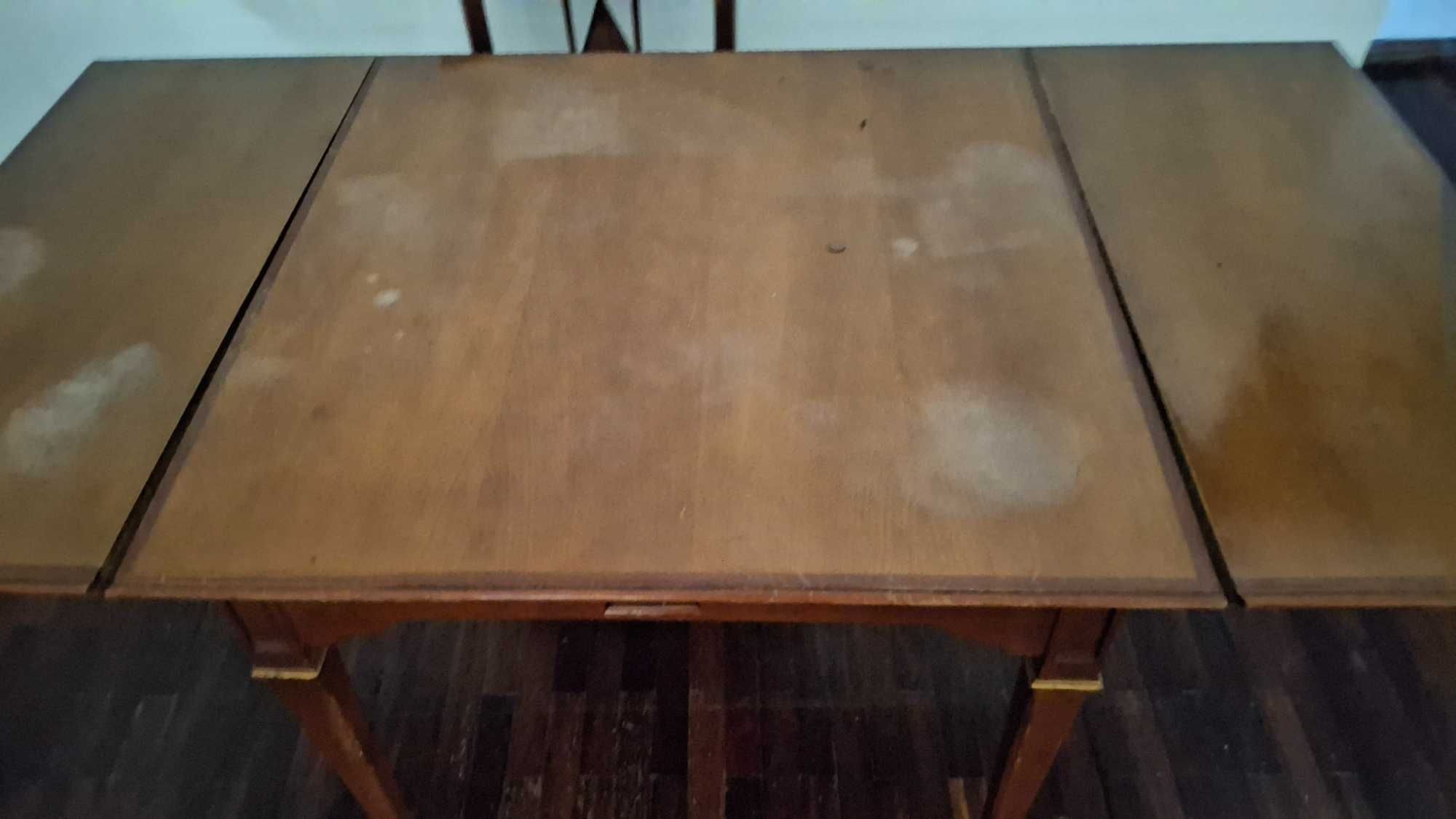 Mesa antiga de sala