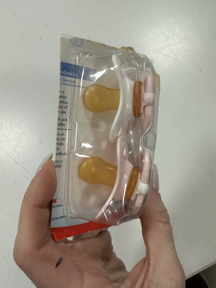 Продам пустушки nuk