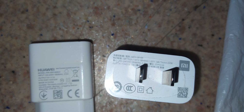 Лот электроники, шнуры зарядки, зарядные устройства, блютуз гарнитура