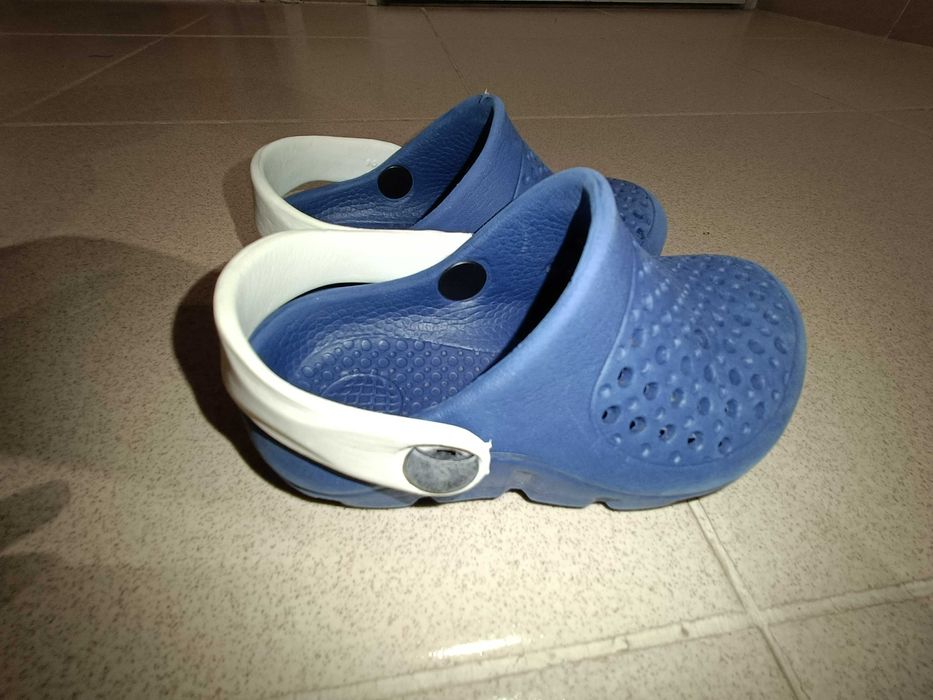 Crocs tamanho 21