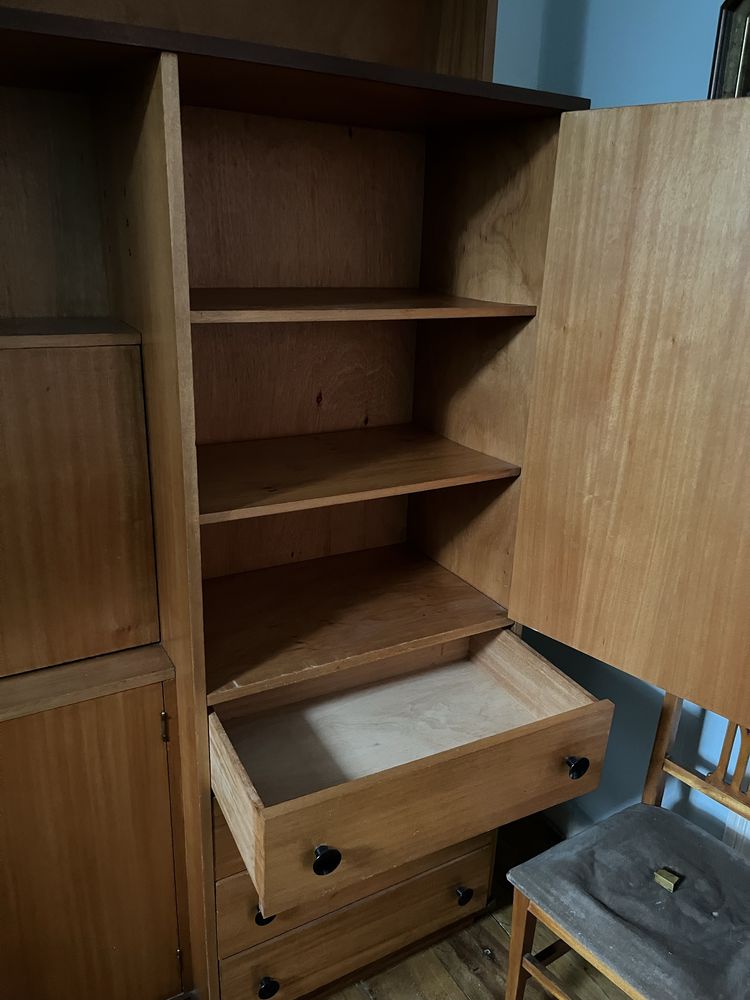 Cama solteiro + Roupeiro + secretaria