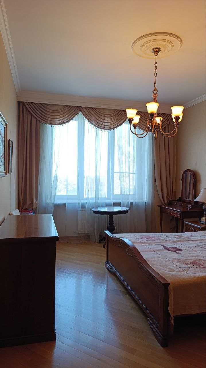 Класична квартира у клубному будинку на Французському бульварі.