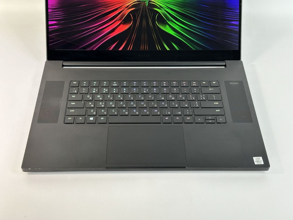Razer Blade Pro 17/ 17.3” 4K 300 Гц/i7-10875H/32GB/1 TB SSD/RTX 2080