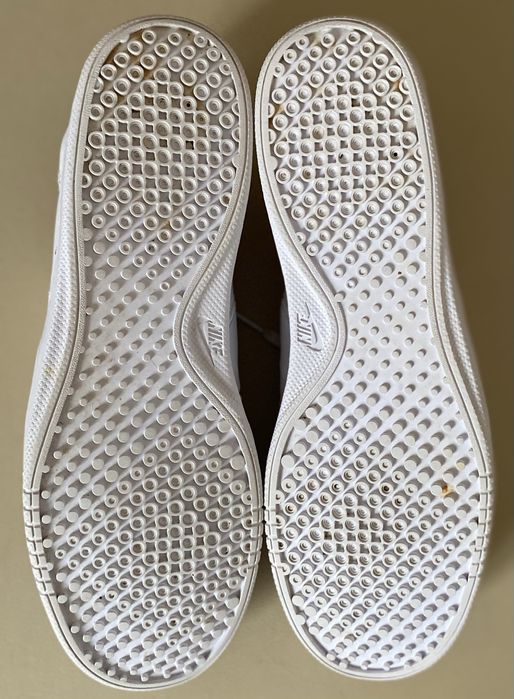 Чоловічі кросівки NIKE.