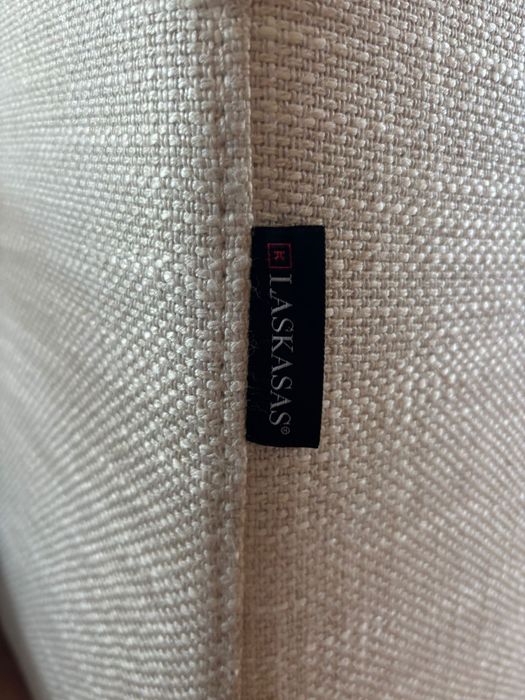 Sofá laskasas 5 lugares grande mais a mesa com gaveta