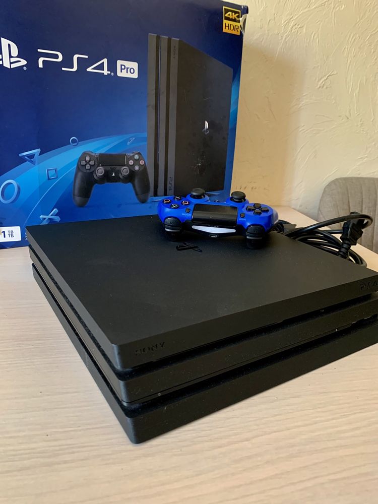 Продається !! PS4 Pro 1 tb+ геймпад+з аккаунтом.