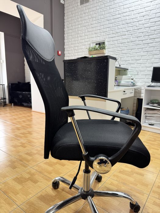 Компютерний стілець