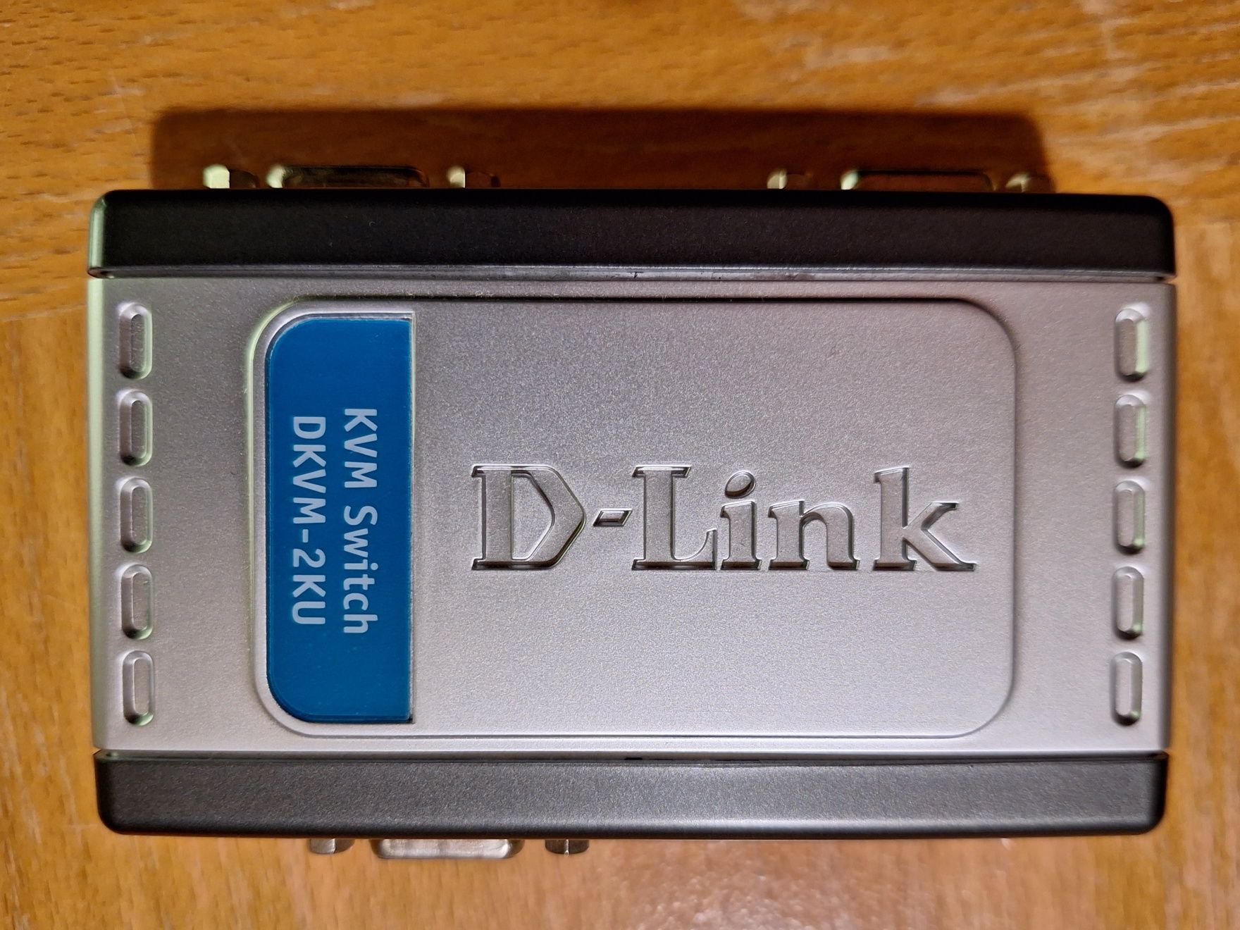 D-Link DKVM-2KU 2-PORT PS/2 USB KVM SWITCH
DKVM-2KU 2-PORT PS/2 USB KV