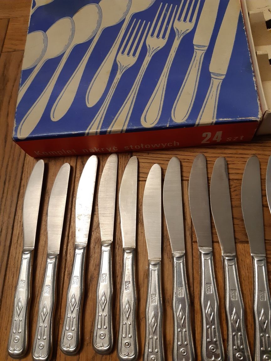 20 noży stołowych z fabryki FWM Stojadła