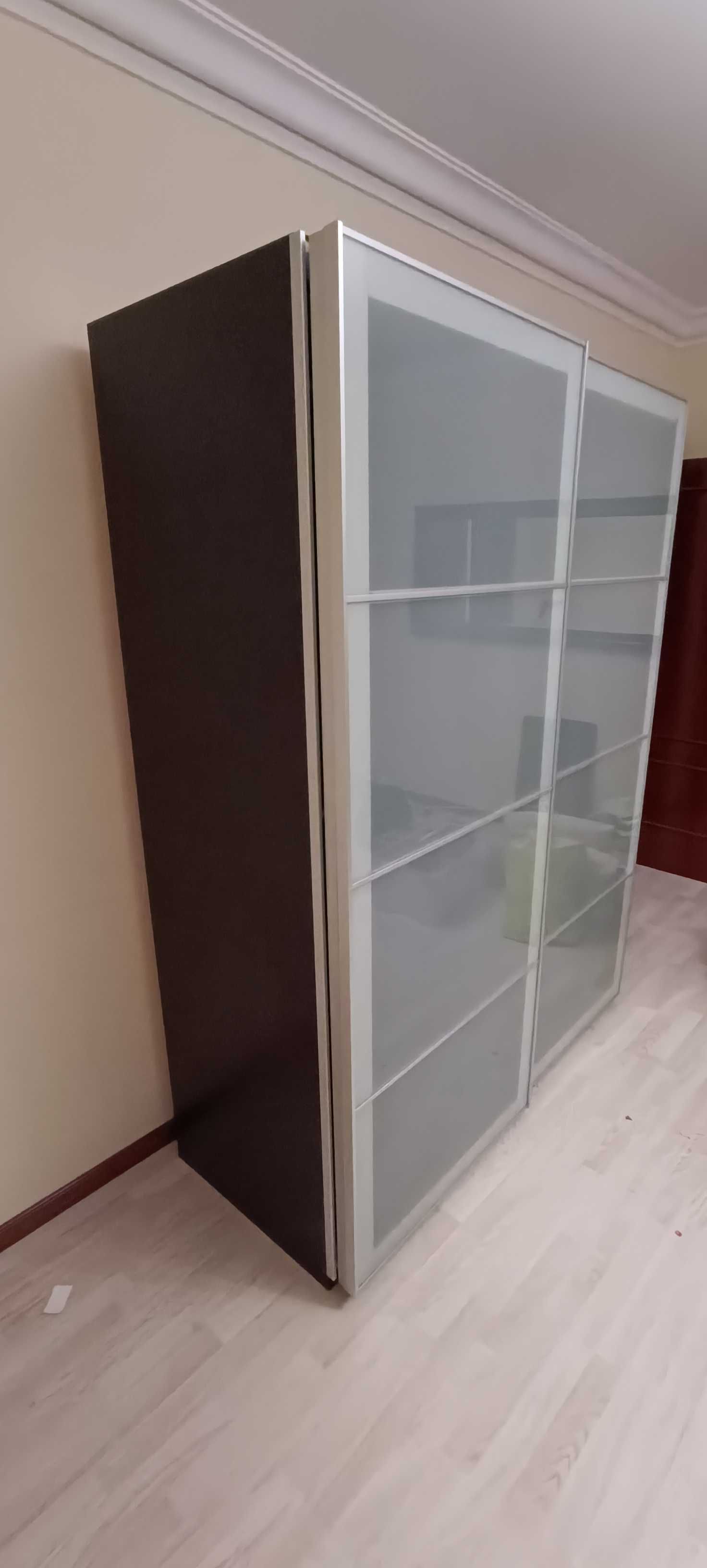 Roupeiro Pax / Mehamn IKEA usado com apenas uma montagem