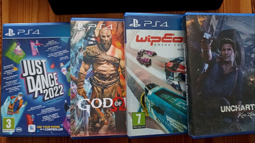 Playstation 4 slim. PS4 SLIM + dodatki