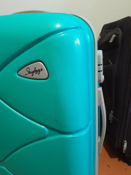 Продам чемоданы от 400грн.