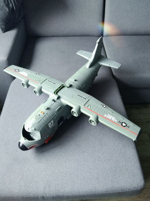 Ogromny samolot wojskowy rekin 87cm/80cm