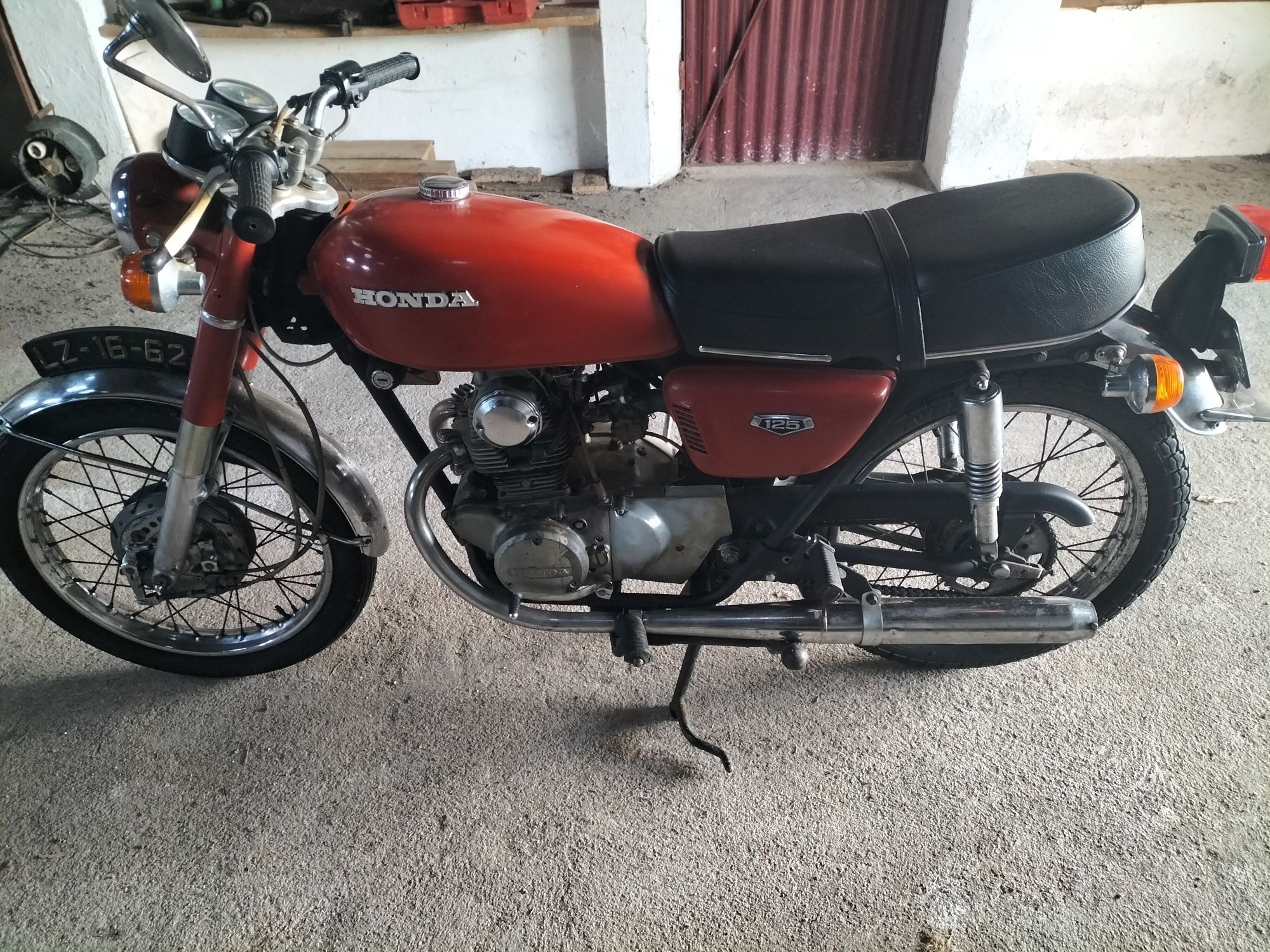 Honda cb 125 k5 .