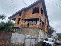 Продається будинок у м. Хуст вул. Жайворонкова