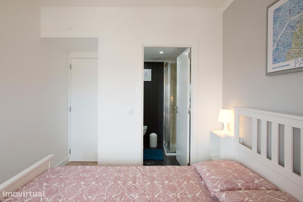 138573 - Quarto com cama de casal, com casa de...