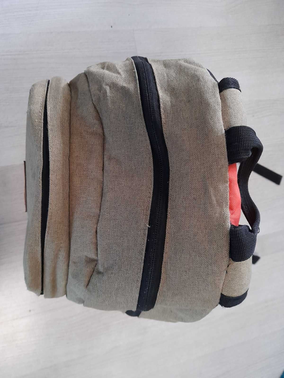 Mochila escolar com bolso térmico