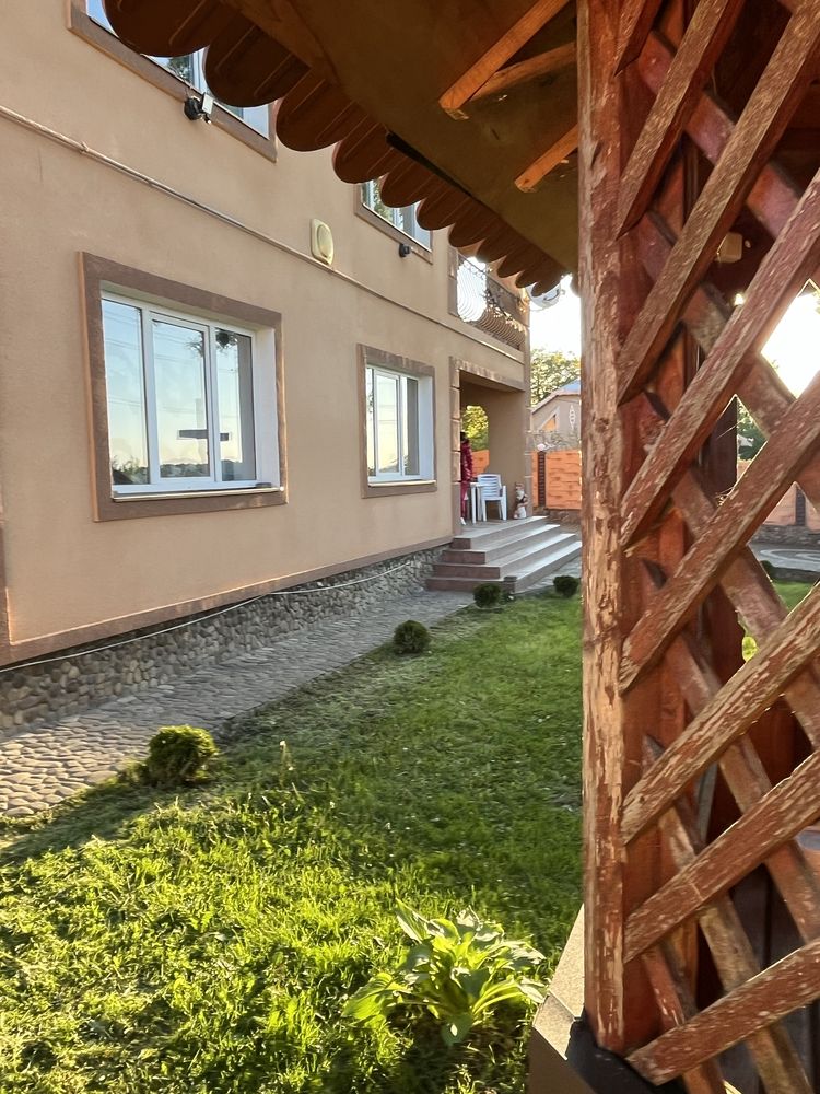 В передмісті м Косів здамо/продамо довгостроково,! будинок зручностями