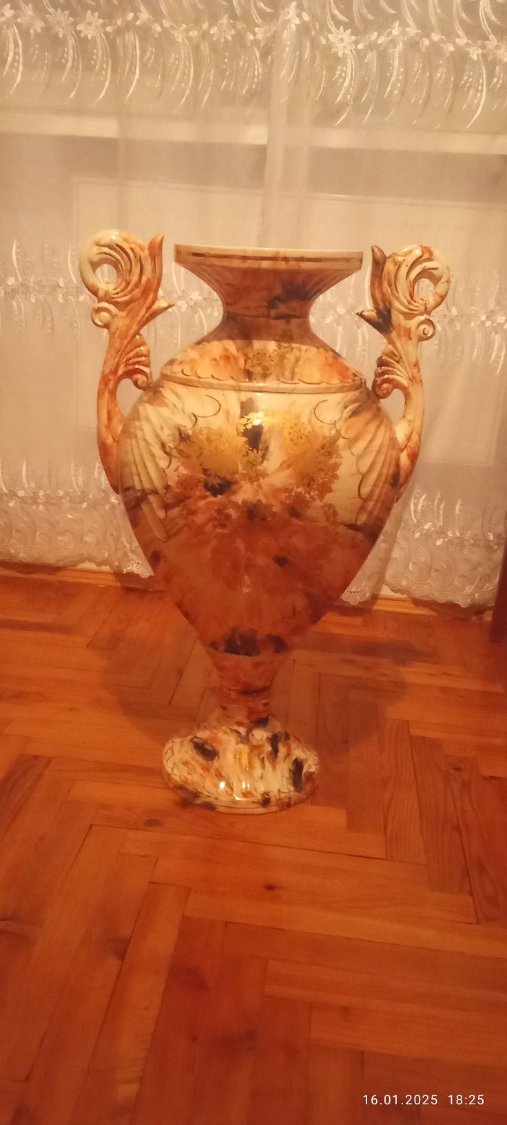Напольна ваза доброму стані