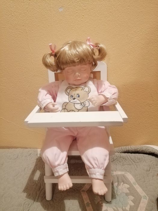 Lalka Rose Pinkul 1983 na krzesełku