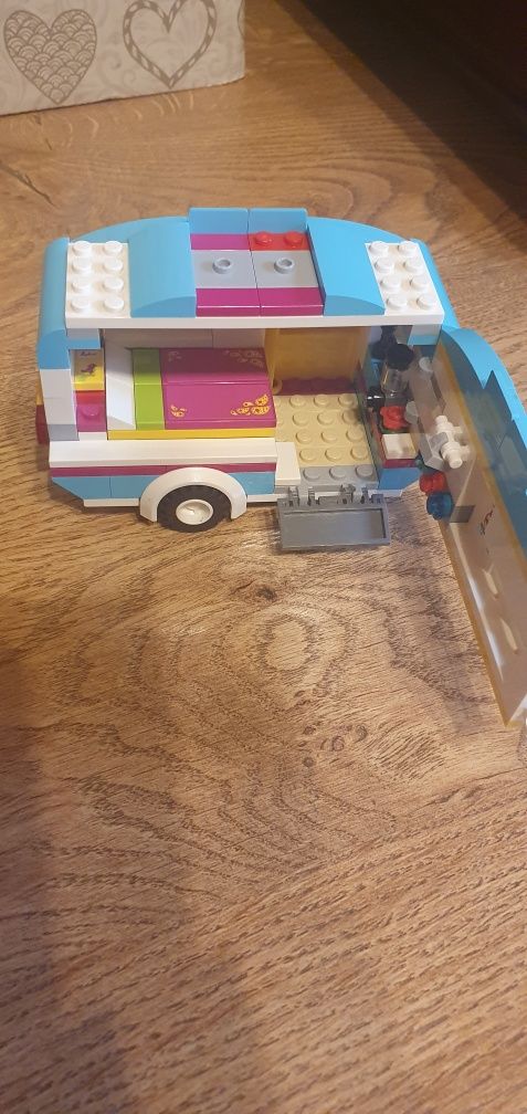 Klocki lego wóz kempingowy.