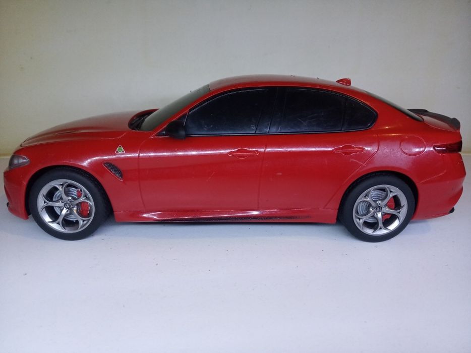 1:18 Alfa Romeo Giulia д/у машинка