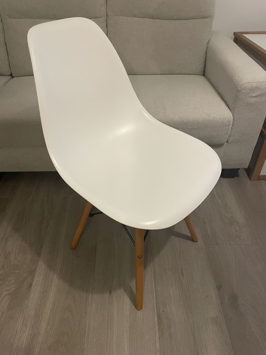 Conjunto de mesa com 6 cadeiras branco