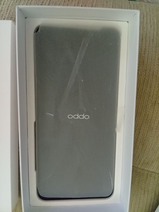 Telemóvel OPPO novo em caixa com 256 gigas de memória