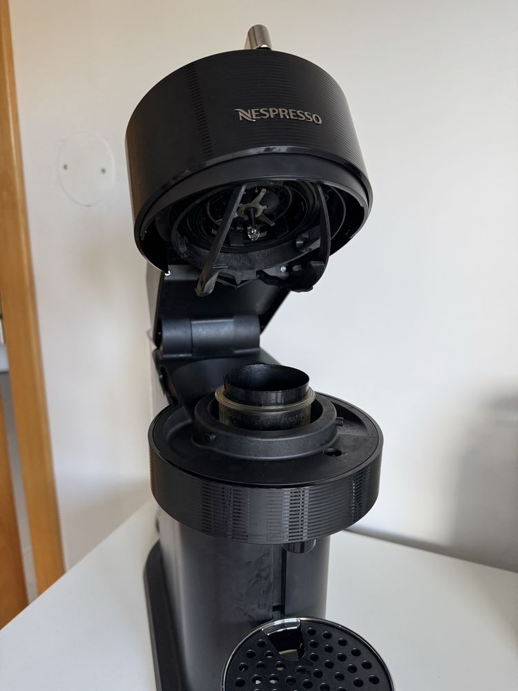Maquina de cafe vertuo next premium