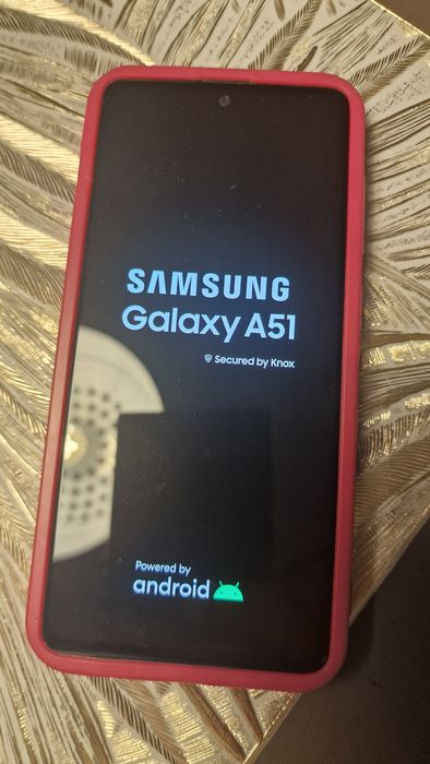 Samsung A51 włącza się i wyłącza po kilku chwilach.